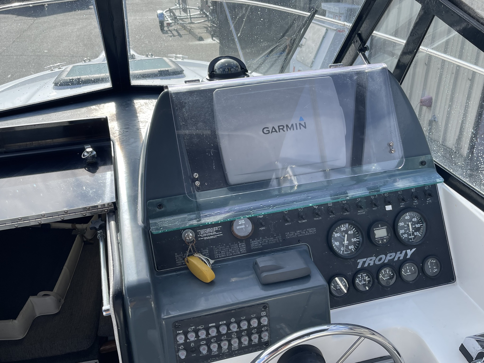 BAYLINER 2352 MODEL YEAR 1999 - Image 8