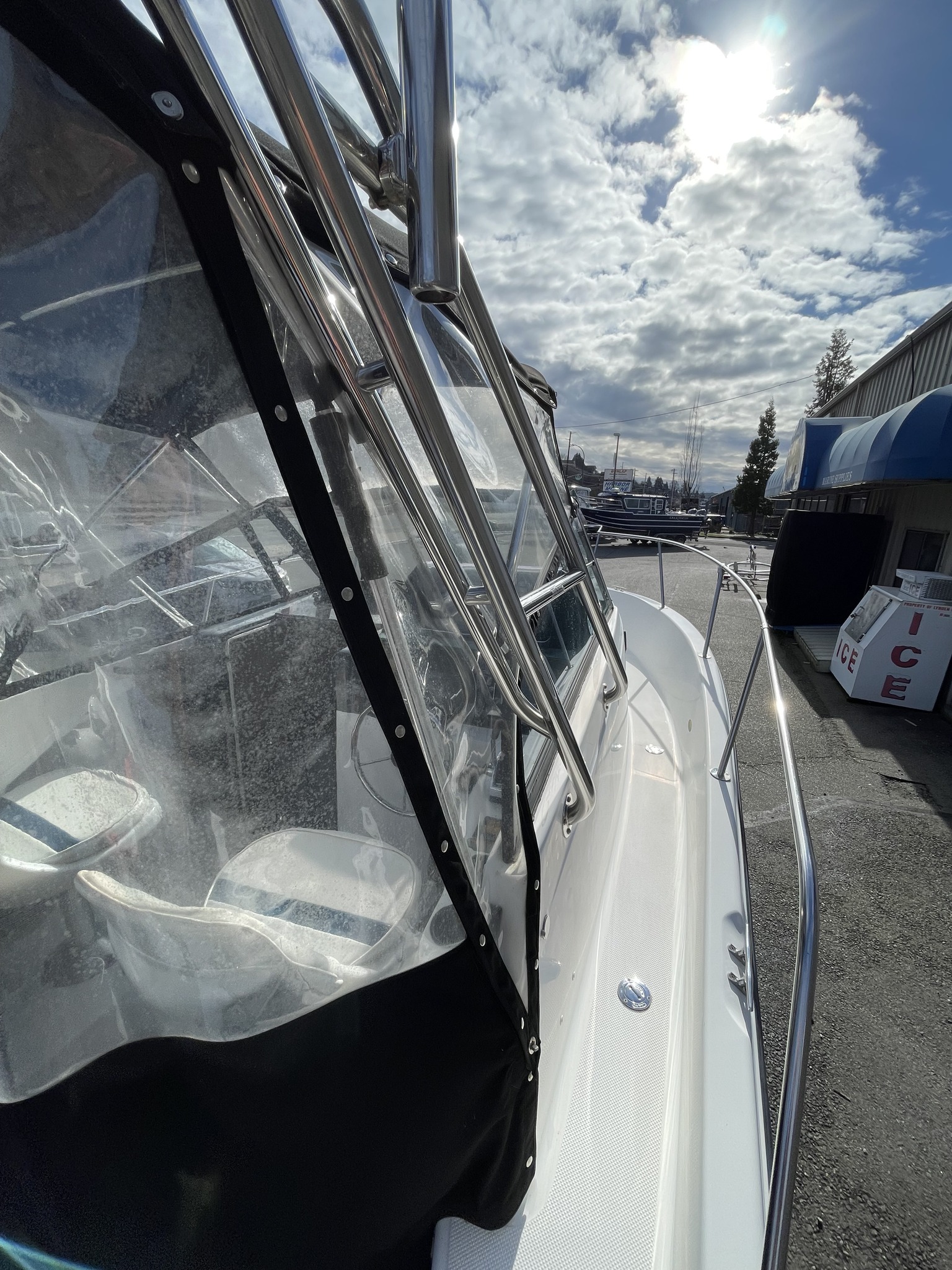 BAYLINER 2352 MODEL YEAR 1999 - Image 9
